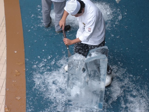 Ice carving 