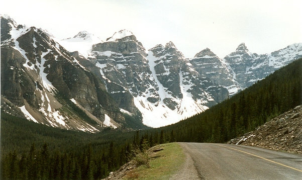 Road to Moraine Lake