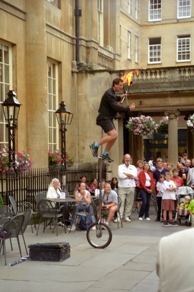 Street entertainers 