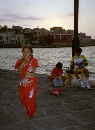 Girl dancing in Haina