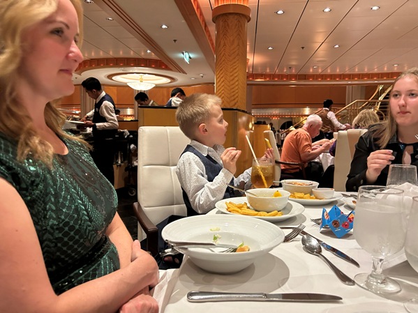 cruise dinner