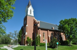 white memorial chapel