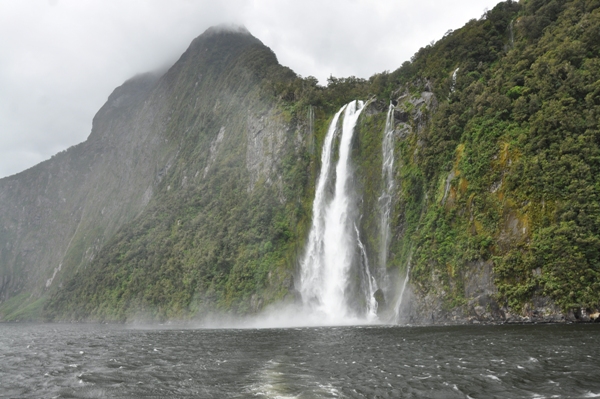 waterfall milford sound