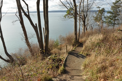 hiking discovery park