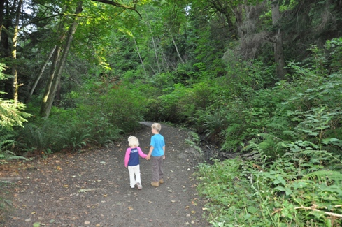 Hiking Schmitz Park 