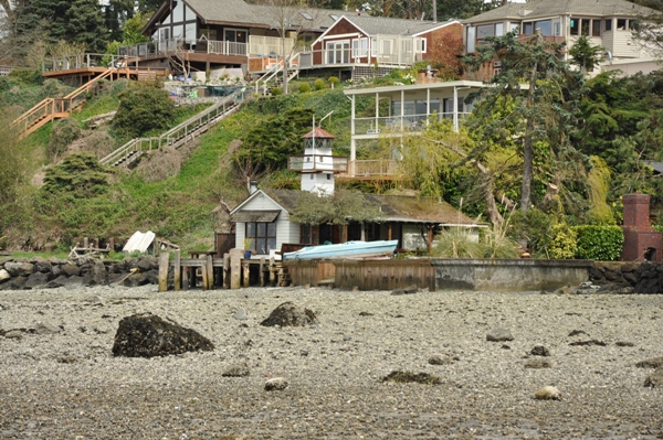 home on dumas bay