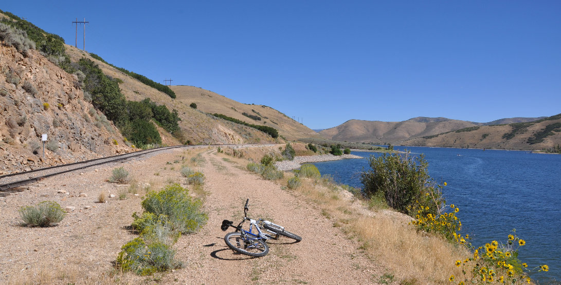 Deer Creek Reservoir hiking