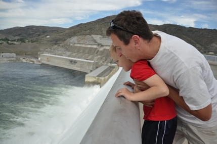 Viewing grand coulee dam