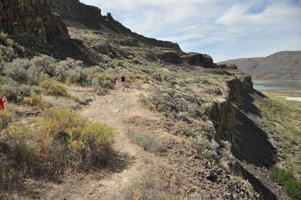 Lenore Caves trail