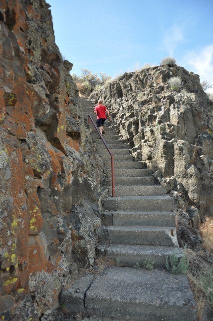 Lake Lenore Caves trail