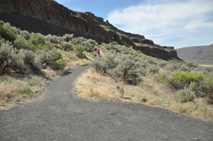 Lenore Caves trail