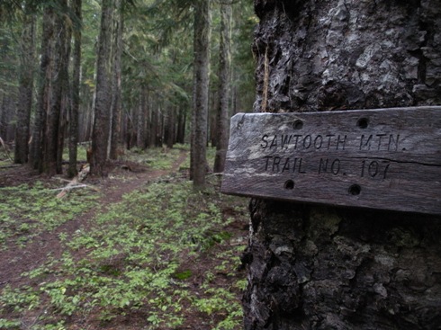 Sawtooth Mountain trail sign 