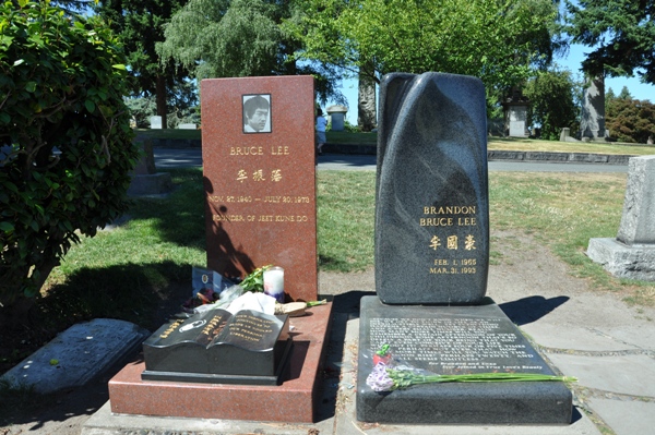 Bruce Lee Grave - Volunteer Park - Lake View Cemetery